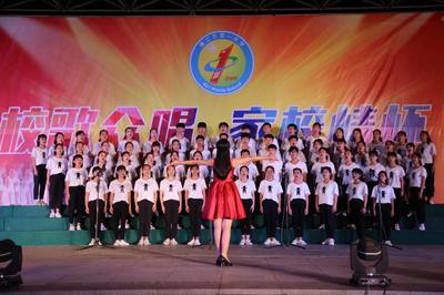 廉江一中舉辦“五四”校歌頌唱比賽暨文藝演出，青春之聲唱響時(shí)代旋律